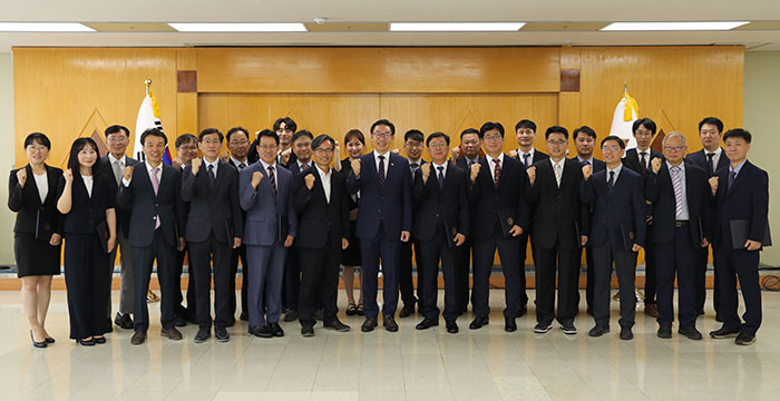 승진자 및 신규 채용자 임명장 수여식